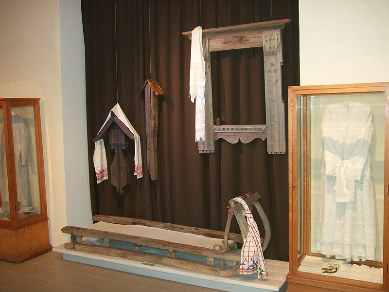 Tomb crosses and towels. Late 19th –early 20th c.
