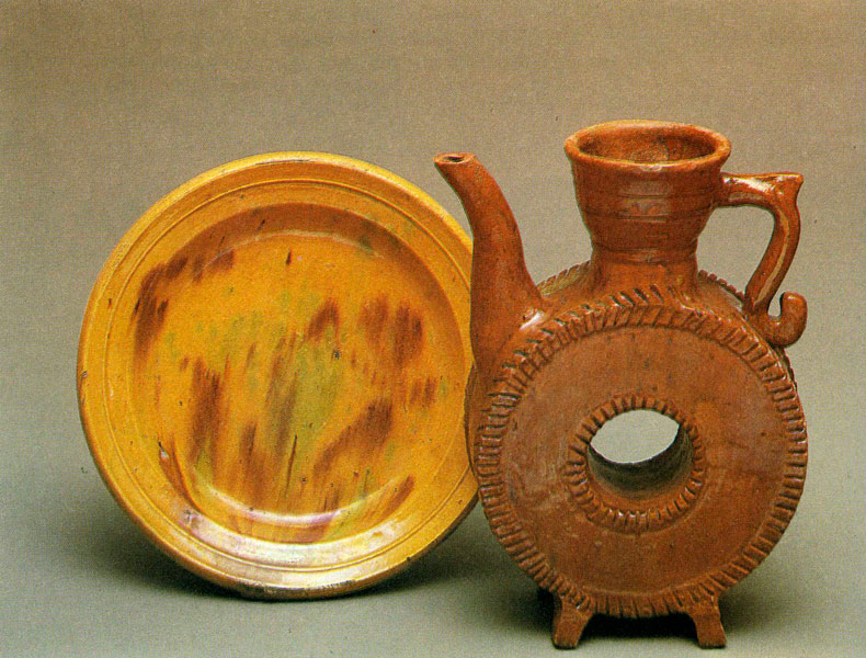 Plate and kvass jug.