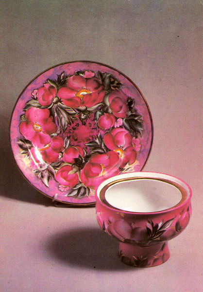 R.G. Aleshina. Decorative vase “Wild Pionies”. 1976. Decorative plate “Brocade”. 1978.