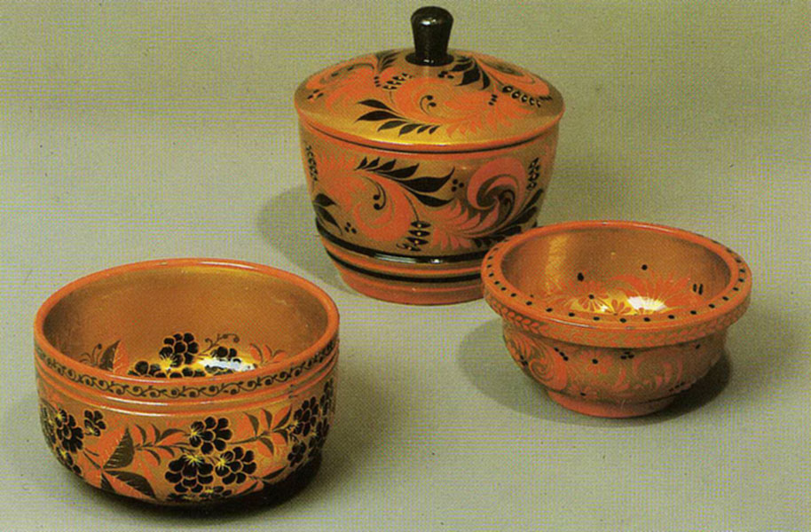 Candy bowl and little bowls (Khokhloma). 1972.